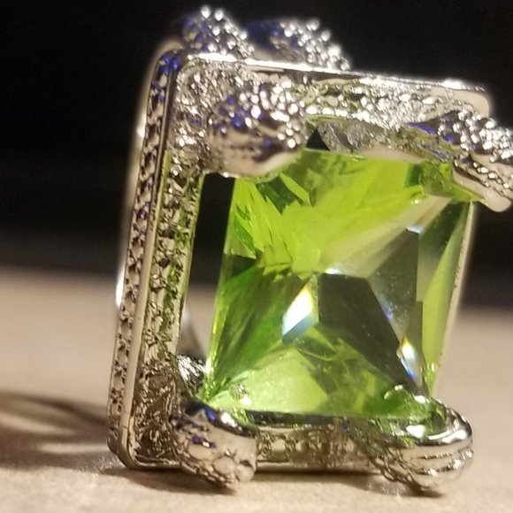 GREEN CRYSTAL RING SIZE 8.5 FREE MATCHING HOOPS!! - Picture 2 of 14
